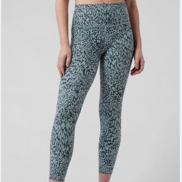 Athleta Salutation Stash Pocket II Printed 7/8 Tight Capri Leggings Size XS - Picture 1 of 9